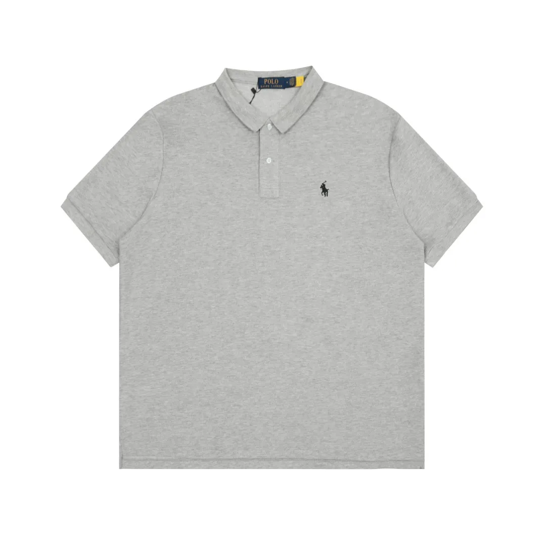 🅿️152 "Top quality" Style number: DS001# (not off the shelves all year round) [Ralph Lauren classic pony embroidered lapel POLO short sleeves] ✅Ralph Lauren Ralph Lauren classic basic versatile POLO short sleeves ✅Main supply platform live broadcast Wholesale entities will be replenished when out of stock Not removed from the shelves ✅ZP quality 1:1 version Scan the code to enter the GF website Z cabinet quality ✅Detailed quality The only one in Guangzhou Imported pique fabrics Mainly high-end, cost-effective and good quality. Needless to say, the version is restored to the original version. The maximum size can be worn up to 210 pounds. Loose, comfortable and stress-free. ✅Wear for work and life. Suitable for various occasions. A must-have recommendation for couples. Size:
